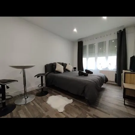 Elegant Avec Jacuzzi Apartament *